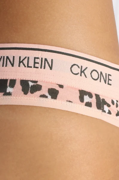 Tanga Calvin Klein Underwear 	piersică	